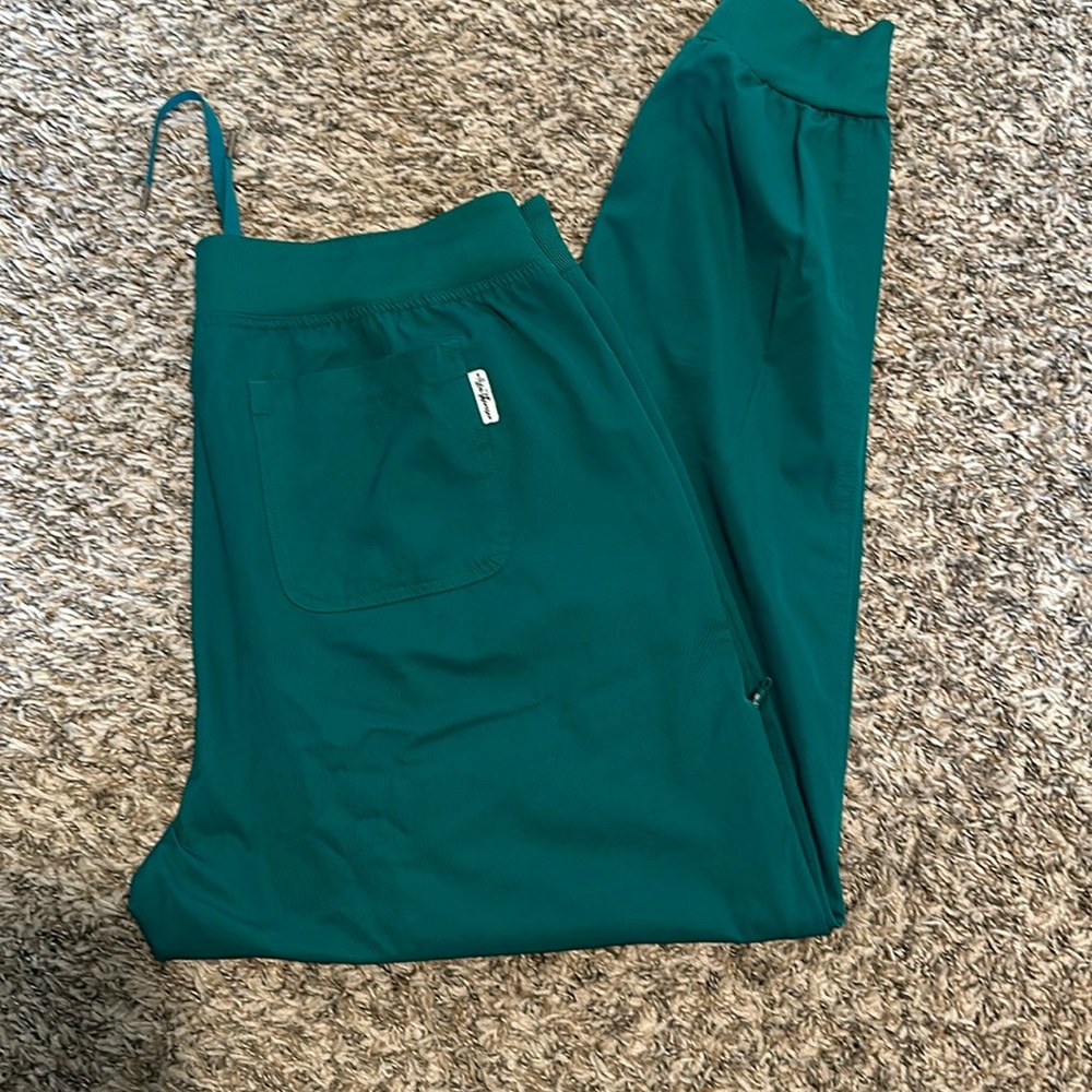 Ava Theresa Jogger Scrub Pants- Size L